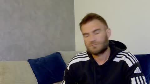 Snapshot of 10in_deluxe chatting on October 2, 7:37 am 10in_deluxe online show from October 2, 7:37 am