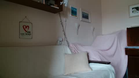 12ennie online show from March 18, 8:39 am