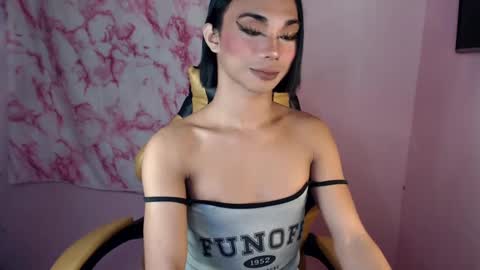 Snapshot of 18_nicole chatting on February 18, 7:30 pm barbie online show from February 18, 7:30 pm