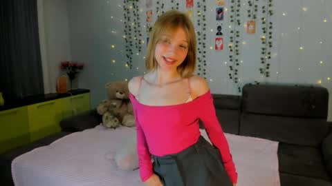 Snapshot of 18kira18 chatting on May 7, 7:30 pm Kira online show from May 7, 7:30 pm