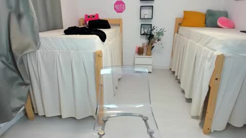 18perfecttits online show from September 16, 3:51 am