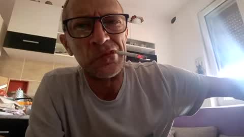 Snapshot of 1973man chatting on June 20, 9:23 am 1973man online show from June 20, 9:23 am