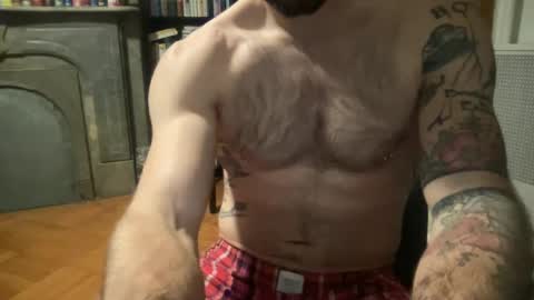 Snapshot of 1993boxers chatting on December 7, 2:20 am 1993boxers online show from December 7, 2:20 am