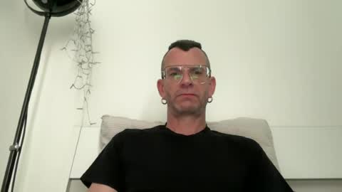 Snapshot of 1_hot_minute chatting on June 21, 6:27 am J online show from June 21, 6:27 am