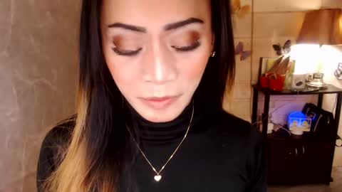 Snapshot of 1bigsurprise4you chatting on November 3, 5:25 pm angel online show from November 3, 5:25 pm