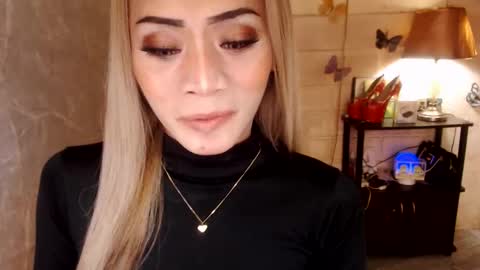 Snapshot of 1bigsurprise4you chatting on November 12, 5:46 pm angel online show from November 12, 5:46 pm