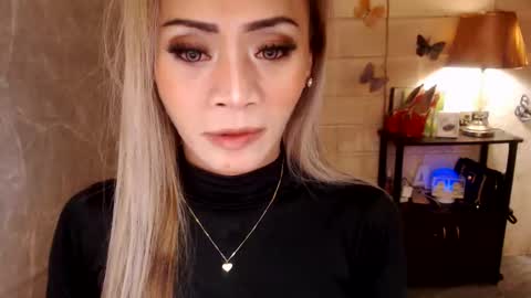 Snapshot of 1bigsurprise4you chatting on November 16, 2:50 am angel online show from November 16, 2:50 am