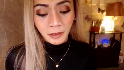 Snapshot of 1bigsurprise4you chatting on November 19, 7:03 pm angel online show from November 19, 7:03 pm