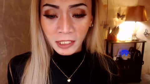 Snapshot of 1bigsurprise4you chatting on November 27, 4:25 am angel online show from November 27, 4:25 am