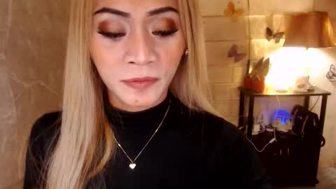 Snapshot of 1bigsurprise4you chatting on December 1, 1:10 am angel online show from December 1, 1:10 am