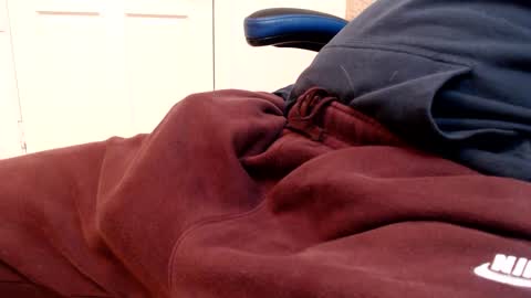 i erupt if you suck ur nipples 4 me and look at the camera while watching me online show from February 25, 2:33 pm