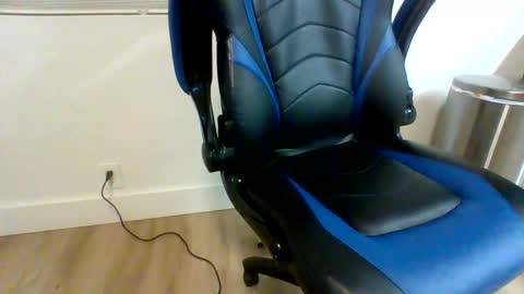 i erupt if you suck ur nipples 4 me and look at the camera while watching me online show from April 21, 12:22 pm