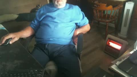 Snapshot of 1handyanddee chatting on December 6, 4:38 pm 1handyanddee online show from December 6, 4:38 pm