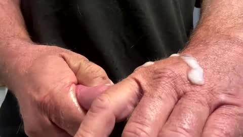 Snapshot of 1hunglo412 chatting on October 12, 12:04 pm 1hunglo412 online show from October 12, 12:04 pm