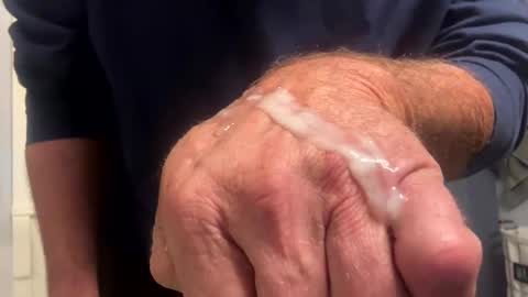 Snapshot of 1hunglo412 chatting on October 28, 12:14 am 1hunglo412 online show from October 28, 12:14 am