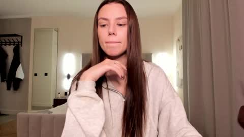 Lily 3 online show from December 14, 8:35 pm