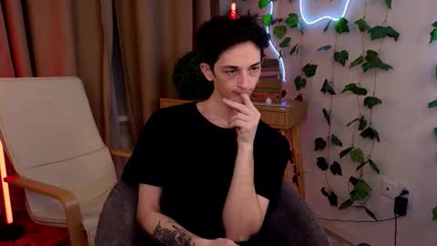 Max online show from March 18, 9:51 pm