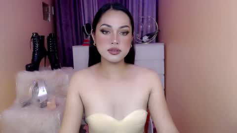 Snapshot of 1miracle_tranny chatting on November 5, 12:21 am 1miracle_tranny online show from November 5, 12:21 am