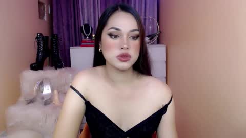 Snapshot of 1miracle_tranny chatting on November 7, 1:27 am 1miracle_tranny online show from November 7, 1:27 am