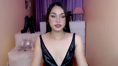 Snapshot of 1miracle_tranny chatting on November 21, 2:10 am 1miracle_tranny online show from November 21, 2:10 am