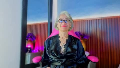 Miss Monserrate online show from April 9, 1:49 pm