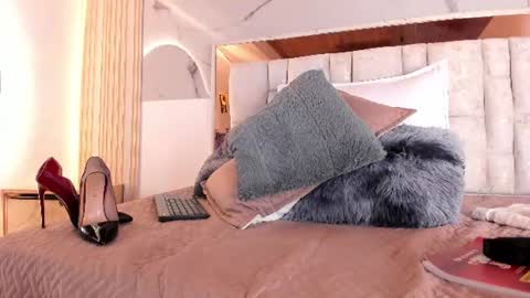 Snapshot of 1naughty_milf chatting on July 2, 3:29 pm Luisa online show from July 2, 3:29 pm