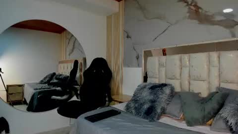 Snapshot of 1naughty_milf chatting on July 21, 11:45 am Luisa online show from July 21, 11:45 am