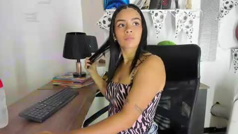 Snapshot of 1sweetvaleria1 chatting on July 8, 12:59 am 1sweetvaleria1 online show from July 8, 12:59 am