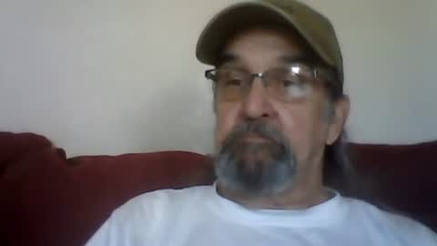 Snapshot of 1valentine chatting on May 19, 4:24 pm 1valentine online show from May 19, 4:24 pm