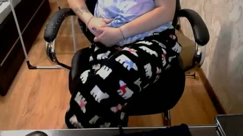 1your_hot_girls online show from October 24, 7:21 pm