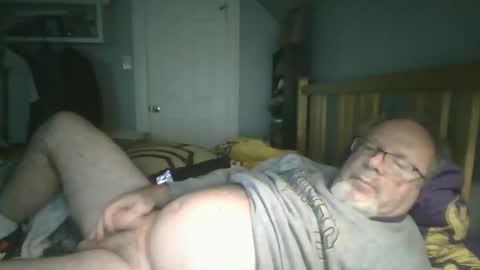 Snapshot of 2003dynawideglide chatting on December 22, 3:03 am 2003dynawideglide online show from December 22, 3:03 am