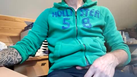 22_acacia_avenue online show from December 3, 12:25 pm