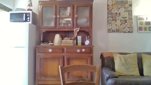 22esserre online show from December 2, 12:51 pm