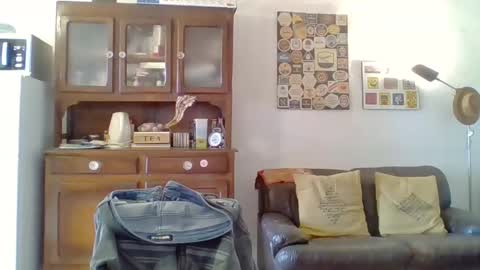 22esserre online show from January 3, 12:52 pm