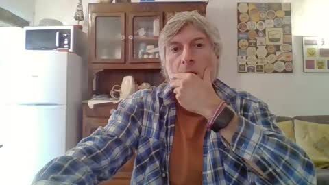 22esserre online show from October 17, 1:35 pm