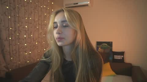 Elley  online show from December 18, 4:28 pm