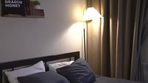 Elley  online show from March 12, 6:30 am