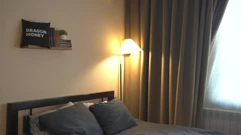 Elley  online show from April 27, 2:15 pm