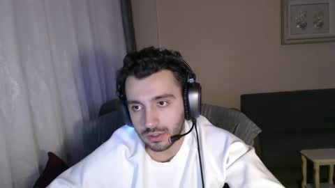 Snapshot of 2handsomeman chatting on December 2, 10:27 pm Berk online show from December 2, 10:27 pm