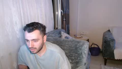 Snapshot of 2handsomeman chatting on June 17, 11:05 pm Berk online show from June 17, 11:05 pm