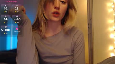 Snapshot of 2kepler22b chatting on February 11, 9:53 pm . online show from February 11, 9:53 pm