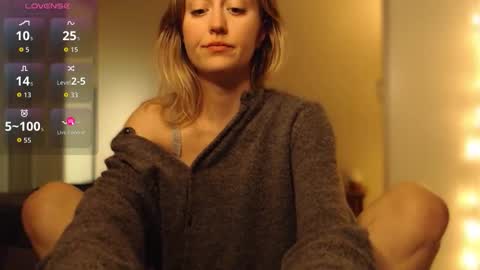 Snapshot of 2kepler22b chatting on February 14, 10:28 pm . online show from February 14, 10:28 pm