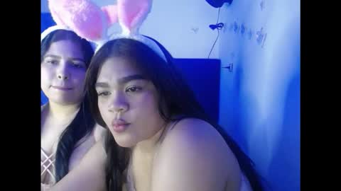 Snapshot of 2moons_full_of_love chatting on October 19, 11:05 pm 2moons_full_of_love online show from October 19, 11:05 pm