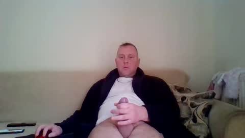 Snapshot of 2ndlipeater chatting on October 27, 9:35 am Girts online show from October 27, 9:35 am