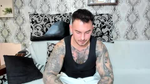 2sexymuscles online show from October 26, 9:10 pm