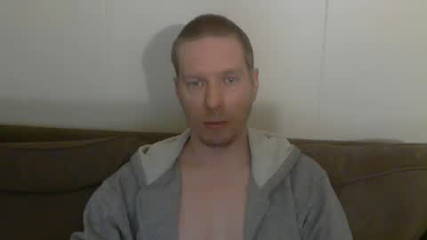 2small4you83 online show from February 12, 11:22 pm