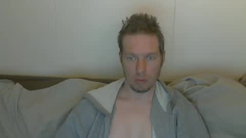 2small4you83 online show from April 24, 12:57 am