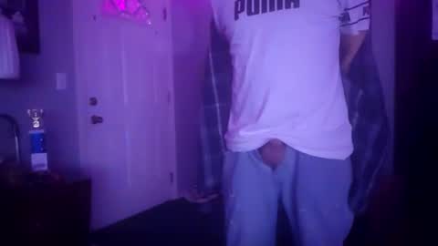 Snapshot of 2stroke82 chatting on January 13, 10:03 am 2stroke82 online show from January 13, 10:03 am