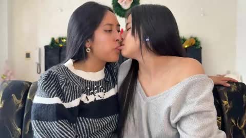 Dalilah and Tarah online show from January 5, 8:34 pm