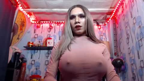 Julia G online show from June 20, 8:06 am